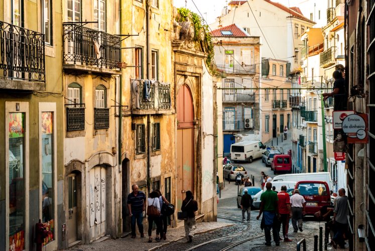 Lisbon,,Portugal,-,Septmember,19,,2016:,Street,Scene,In,Old