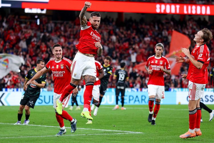 Defesa central argentino do SL Benfica Nicolas Otamendi #30  celebra golo durante a partida entre SL Benfica v FC Tondela, valida pelos quartos de final da Taca da Liga, no Estadio da Luz, Portugal (Foto de Diogo Faria Reis/Avant Sports)