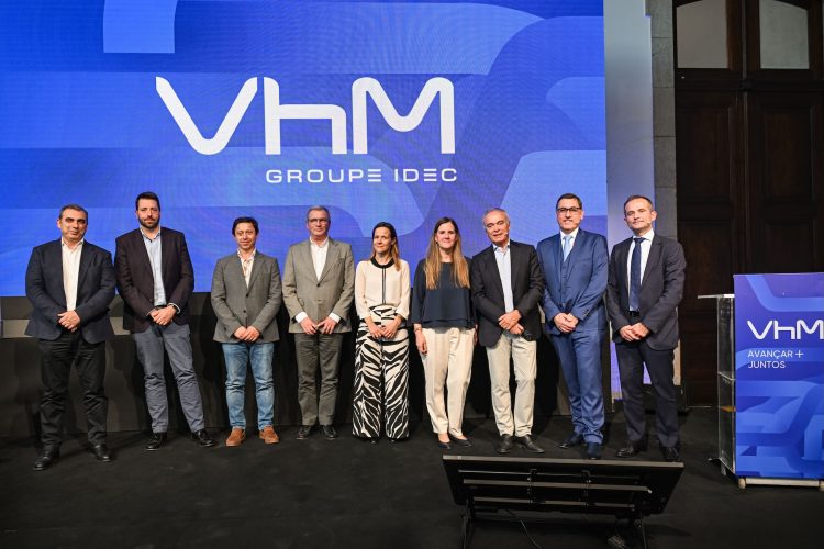 Tony Morais (Sócio do GROUPE IDEC e Diretor Geral do Polo de Engenharia), Jean-Michel Jacintho (Diretor Geral da VHM) e Vitor Hugo (fundador da VHM) e suas equipas