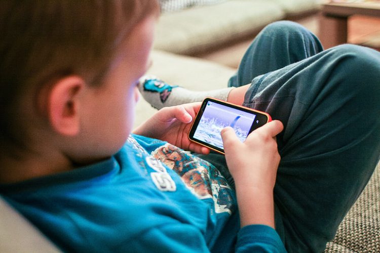 kids-mobile-people-preview
